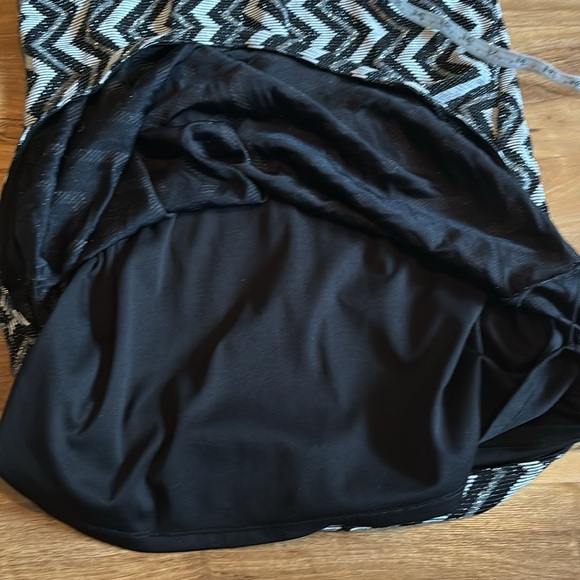 Candie's Black and White Zigzag Dress - Picture 9 of 11